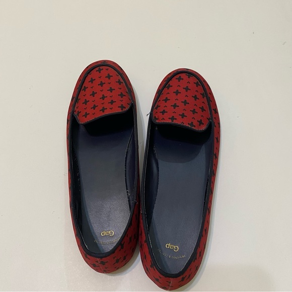 ⭐️ Gap red and blue size 7W shoes. - Picture 4 of 6